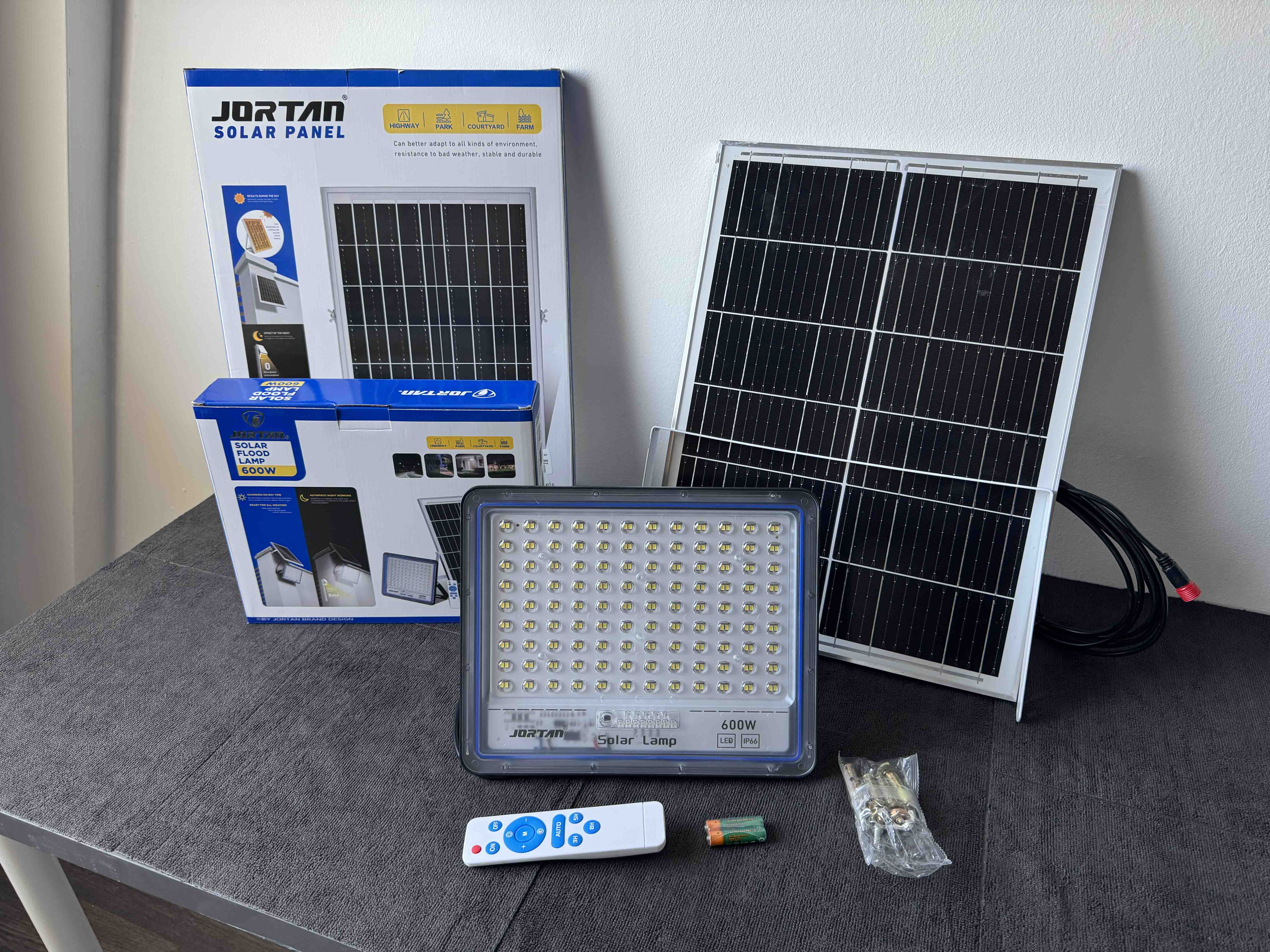 Proiector cu Panou Solar Jortan Blue 300W